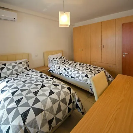 Modern Stylish - 2 Bedroom & 2 Bathroom - Spinola Bay, St Julians *