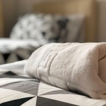 Modern Stylish - 2 Bedroom & 2 Bathroom - Spinola Bay, St Julians *