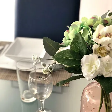 Modern Stylish - 2 Bedroom & 2 Bathroom - Spinola Bay, St Julians 公寓 *