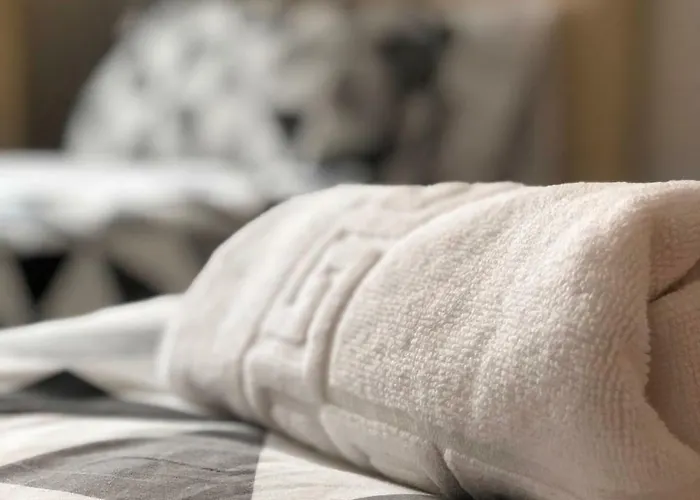 Modern Stylish - 2 Bedroom & 2 Bathroom - Spinola Bay, St Julians *