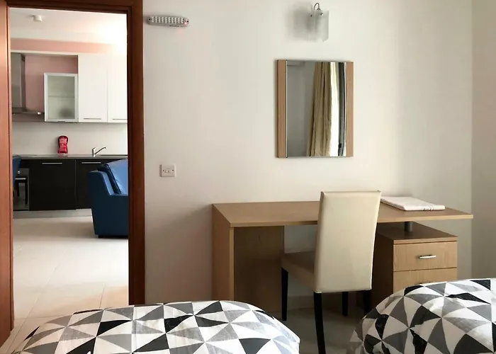 Modern Stylish - 2 Bedroom & 2 Bathroom - Spinola Bay, St Julians * San Julián